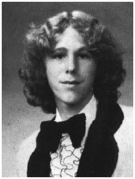 435x583 pixels (95K)